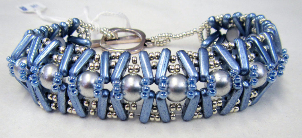 Beautiful handcrafted bracelet with blue beads and pearls, fastened  with a toggle clasp