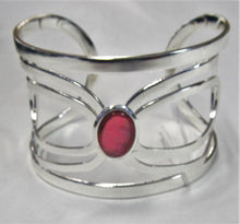 Load image into Gallery viewer, Beautiful handcrafted silver plated cuff bangle with precious stone