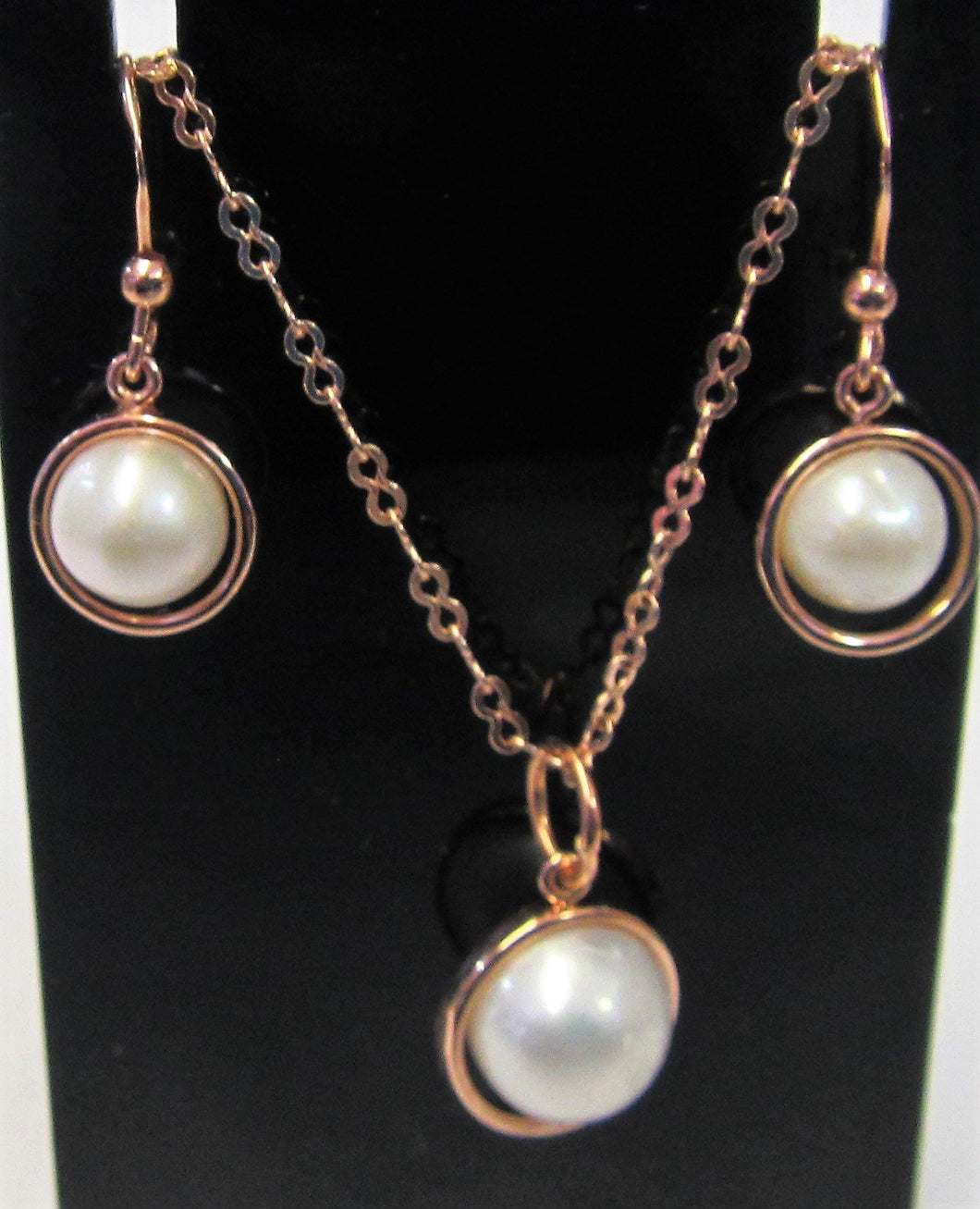 Beautiful handcrafted Pearl and rose gold plated sterling silver jewellery set