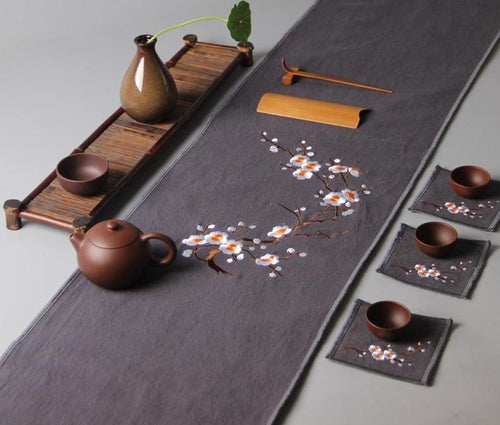 Floral Design  Pretty Table Runner For Dining Decor